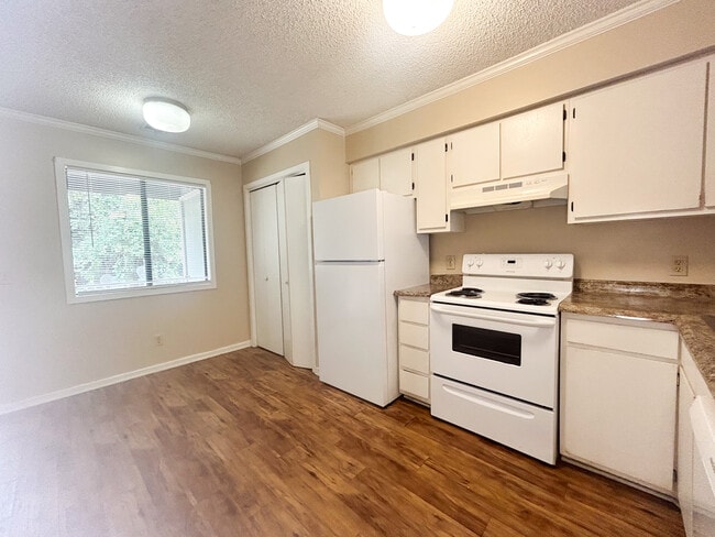 Photo - 16 Canterbury Ct