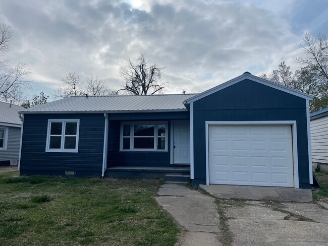 Building Photo - 2 Bedroom 1 Bath Home For Rent