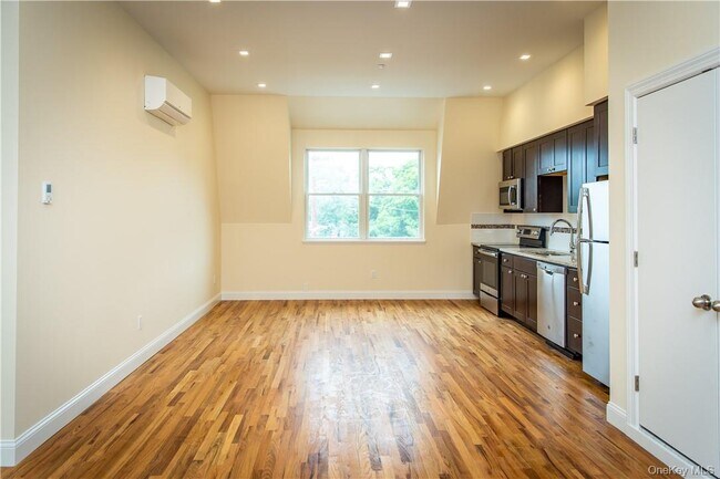 Photo - 23 E Main St Unidad 3B