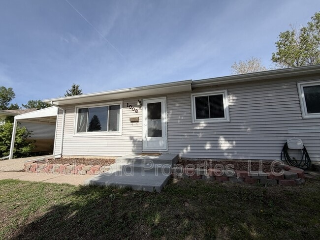 Building Photo - 1008 Adams Ave