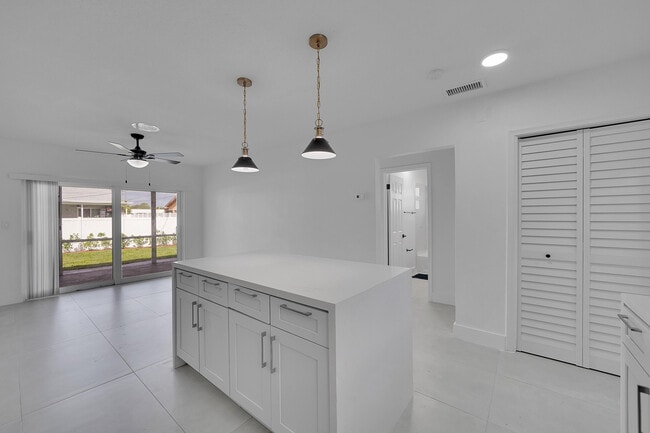 Photo - 2821 NE 2nd Ave