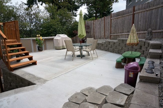 Photo - 9003 105 Ave SW