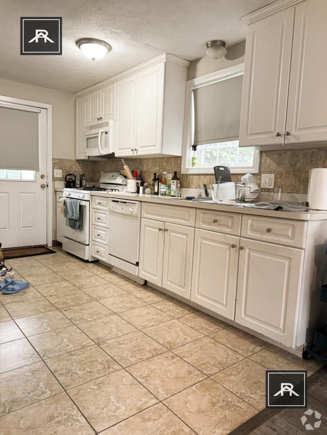 Building Photo - 3 bedroom in Allston MA 02134 Unit 1 Rental