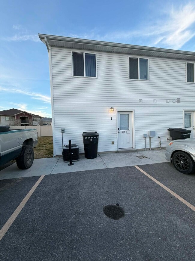 Photo - 355 N 2650 W