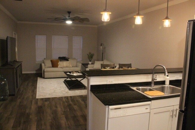 Photo - Spacious 2/2 Condo Minutes from Campus. Fu...