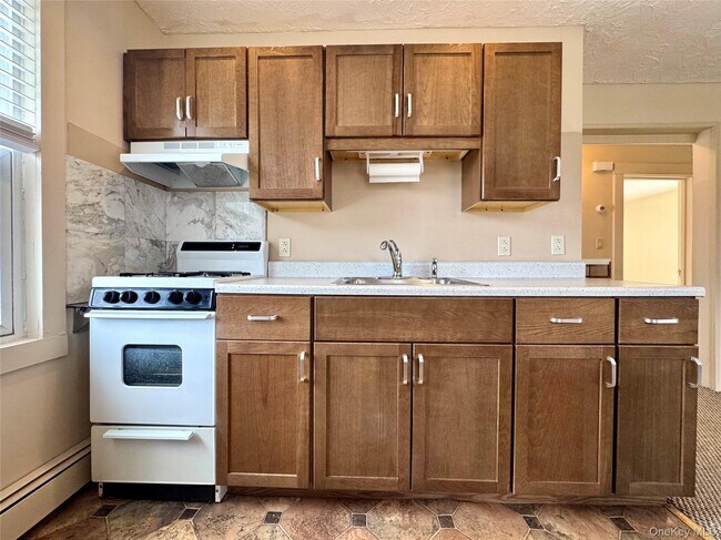 Photo - 99 Jerusalem Ave Unit 2