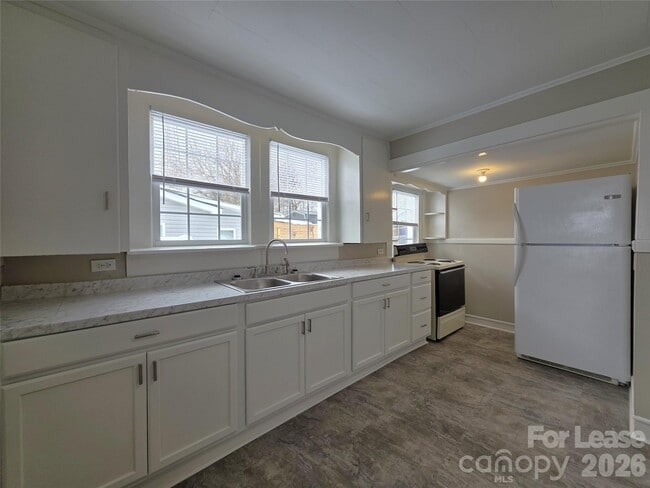 Photo - 42 N Cedar St