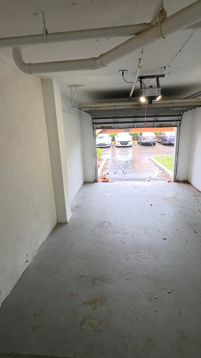 Photo - 4175 N Haverhill Rd Unit 905 With Attached Garage