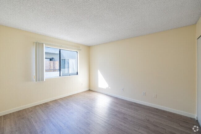 1BR, 1BA - 650SF - Bedroom