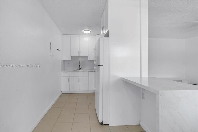 Photo - 4590 SW 67th Ave Unidad 19