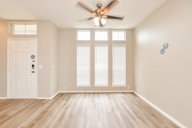 Photo - 309 Cobblestone Dr