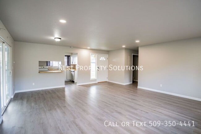 Photo - 160 Carswell Dr