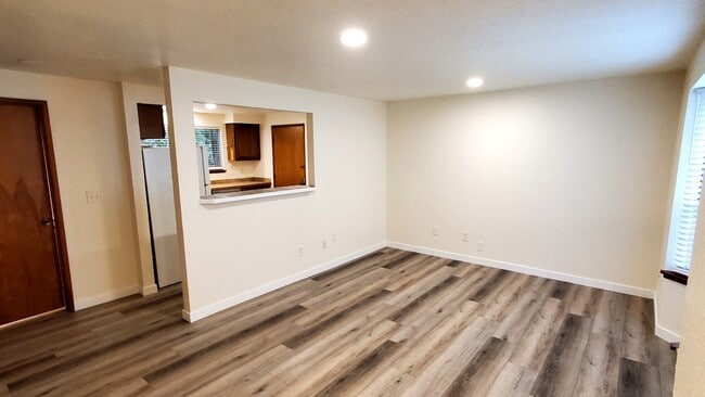 Photo - 821 Kaiser Rd NW