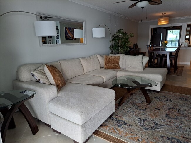 Sala de estar - 1868 SW Palm City Rd Unidad 204