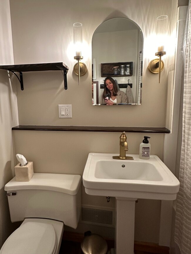 Photo - 208 Lake Ave