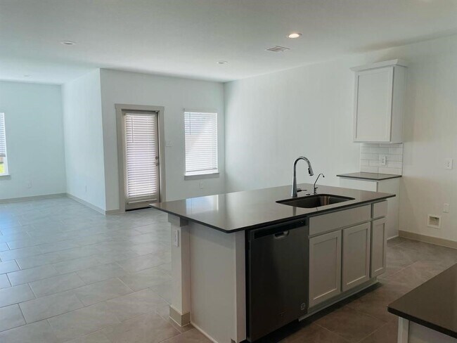 Photo - 28935 Yukon River Ct