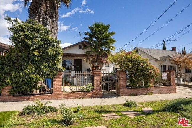 Photo - 1538 N Mariposa Ave