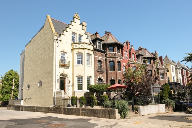Building Photo - 1337 Harvard St NW Unit 1 Rental