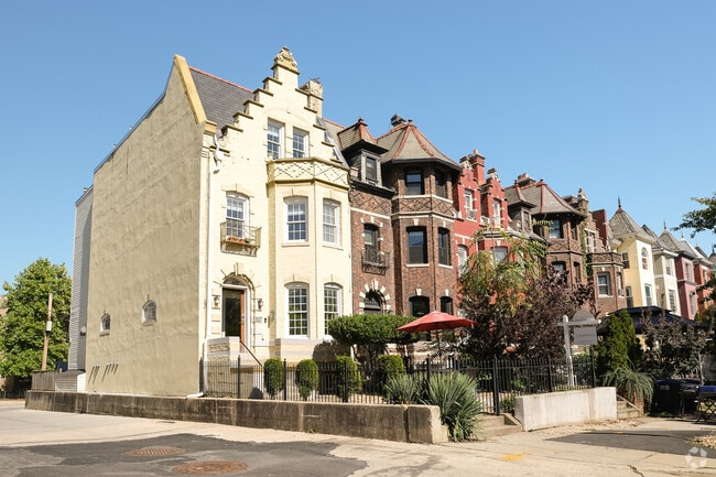 Building Photo - 1337 Harvard St NW Unit 1 Rental