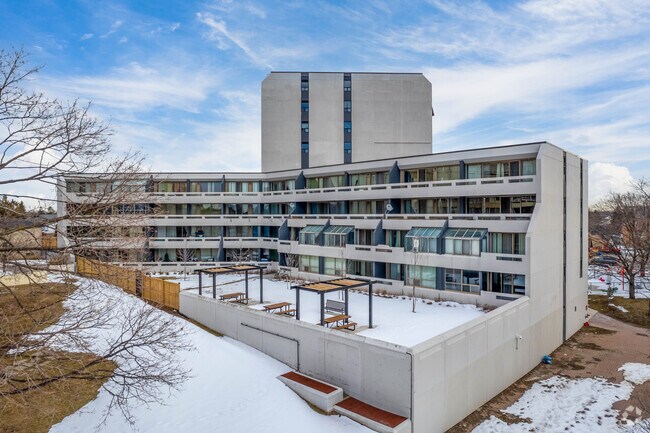 Photo - 5600 Sheppard Ave