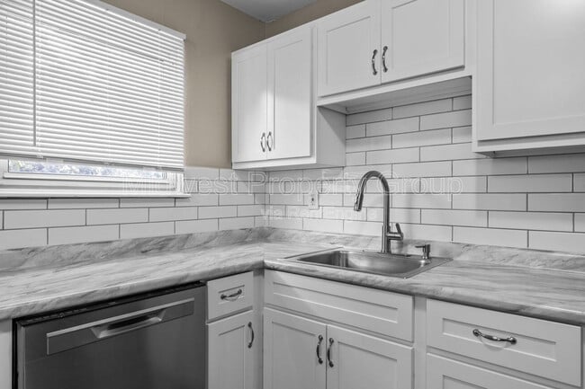 Building Photo - 5 Boles Ave