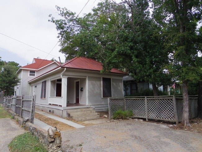 306 W 35th St