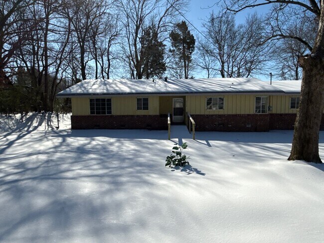 Building Photo - 1130 Warren St