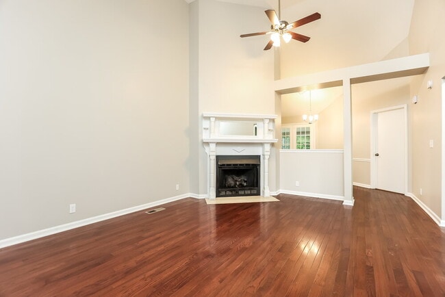 Photo - 129 Agee Cir E
