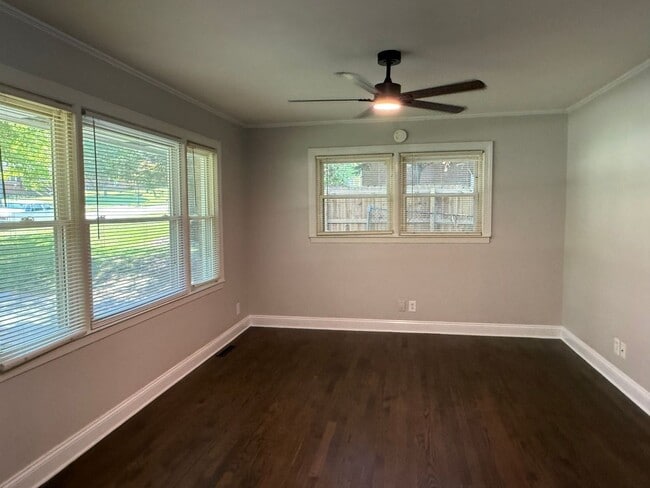 Photo - 645 Greenbriar Ave