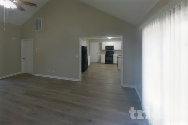 128 Royal Garden Dr