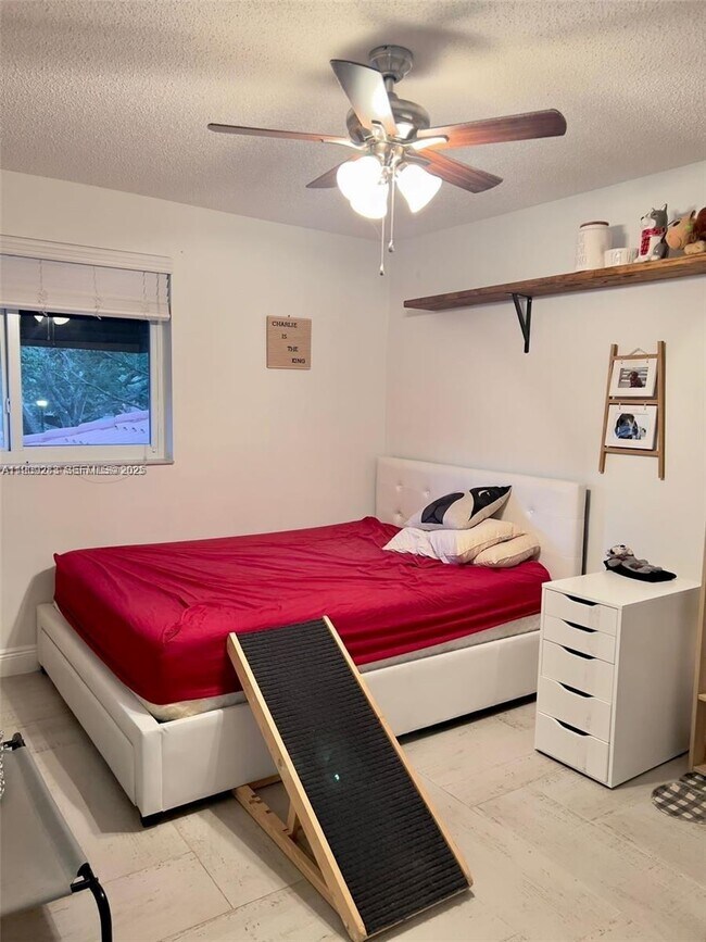 Photo - 568 N University Dr