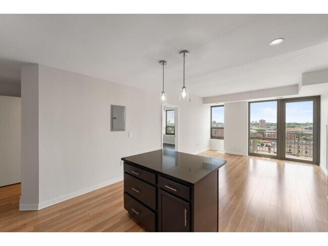 Photo - 929 Portland Ave Unidad 907