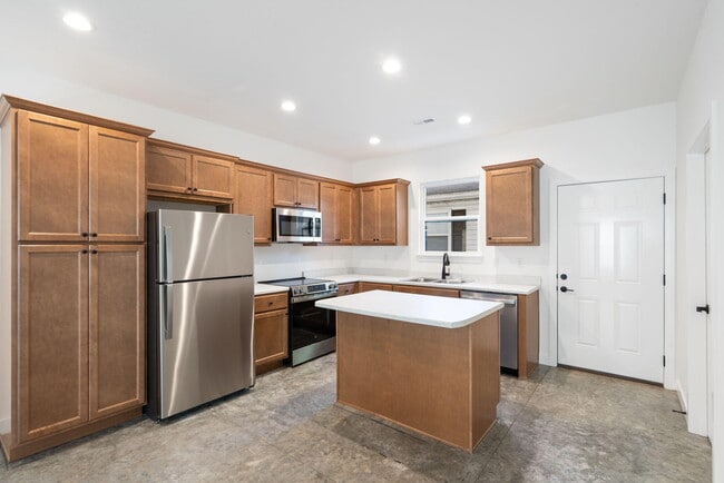 Photo - 308 E Morgan St