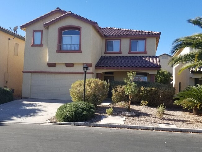 Building Photo - 4 Bedroom Single Family!!