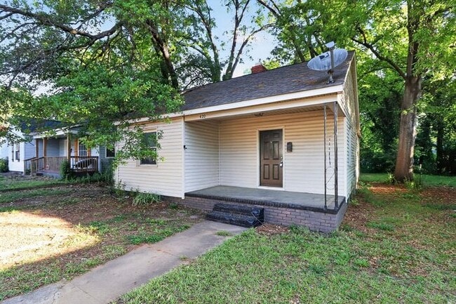 Charming 3BD/1BA Ranch in Charlotte!