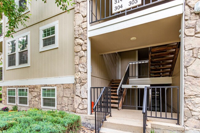 2 Bed 1.5 Bath Updated Arvada Condo - Avai... - 2 Bed 1.5 Bath Updated Arvada Condo - Avai...