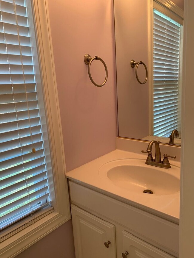 Photo - 330 Pin Oak Dr NW