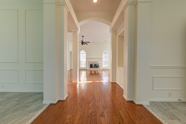 Photo - 1315 Crescent Pkwy Ct