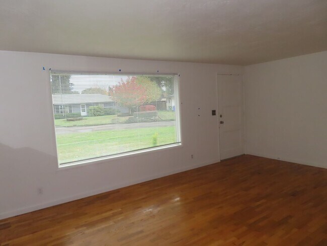 Photo - 3 Bed/ 1.5 Bath 60's Vintage Charmer in th...