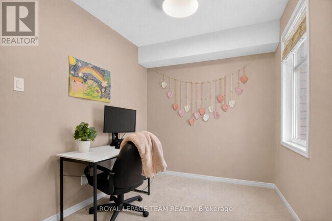 Photo - 255 Deercroft Ave
