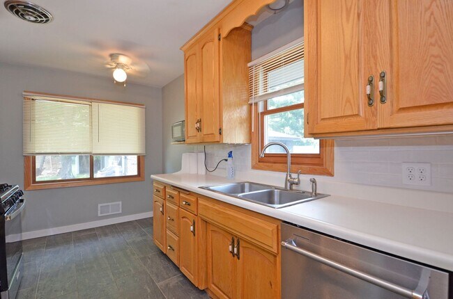 Photo - Beautiful 4-Bed, 2-Bath Home in Bloomington - Available Now!