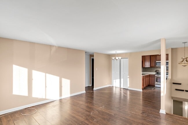 Photo - 107 Tonset Ct