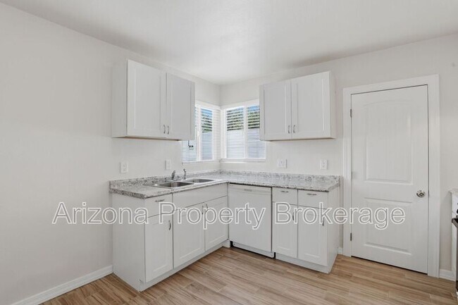 Photo - 805 E Turney Ave Unidad #4