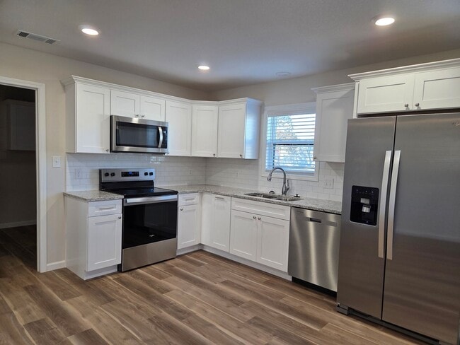 Photo - 3 Bed 2 bath home on corner lot