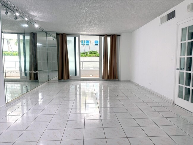 Photo - 5005 Collins Ave Unit 523