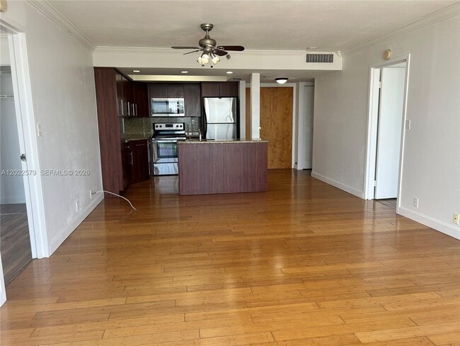 Photo - 7601 E Treasure Dr Unidad 2104