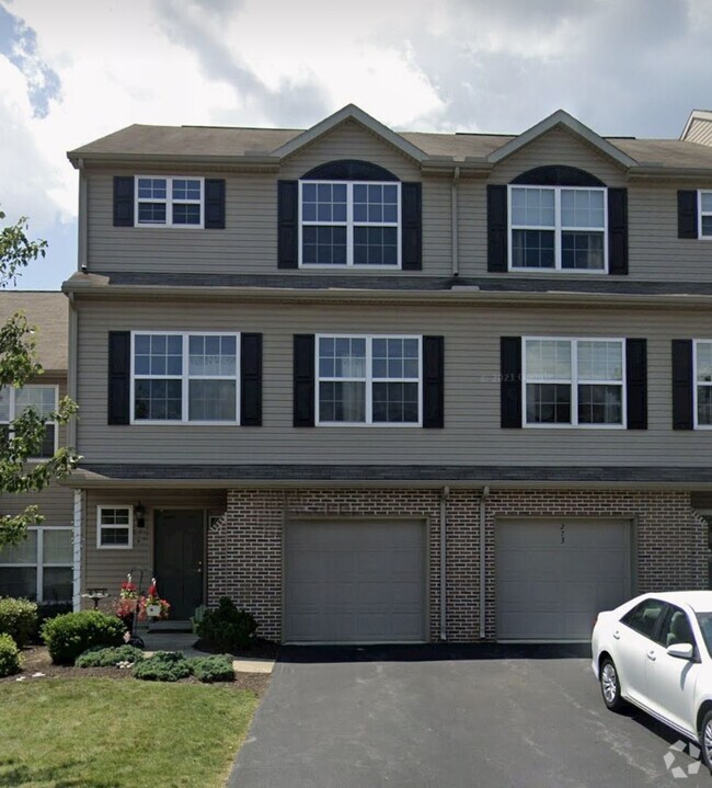 Building Photo - 3-4 Bedroom 4 Bathroom in Hummelstown! Rental