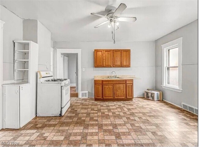 Photo - 3635 E 49th St Unidad Up