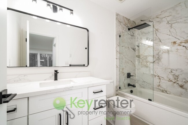 Photo - **Rent Special** Modern 3 Bedroom Seattle Home with Vaulted Ceilings