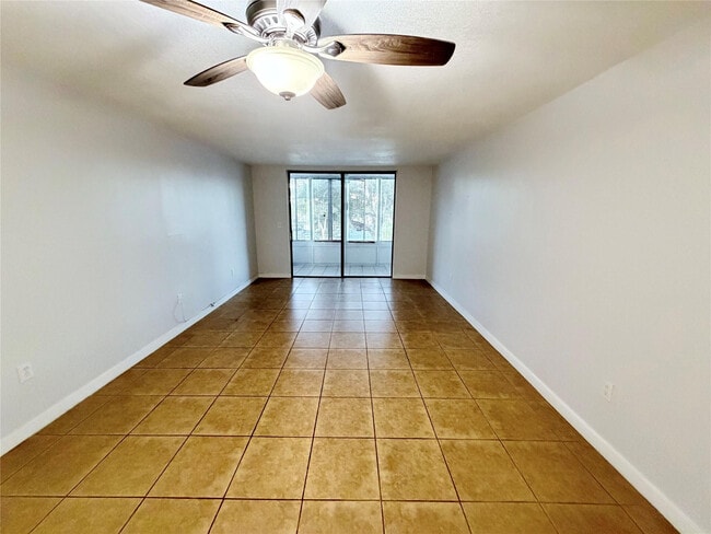 Photo - 1810 N Lauderdale Ave Unit 2312